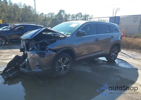 2019 Toyota Highlander Le z USA, uszkodzony, nr VIN 5TDZARFH2KS047679